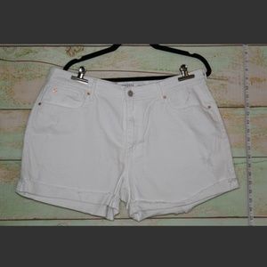 NWOT White Levi's Denizen High Rise Short